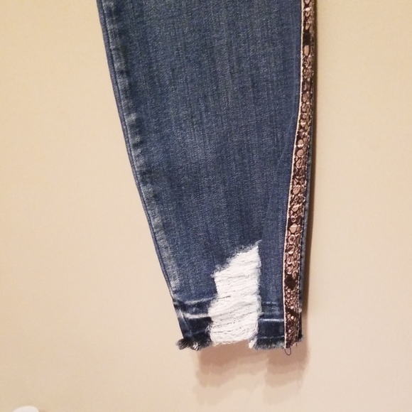 Size 3 Juniors snake print striped skinny jeans - Picture 3 of 8